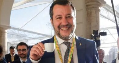 Salvini: “Chi paga il caffè con carta è un rompiballe”