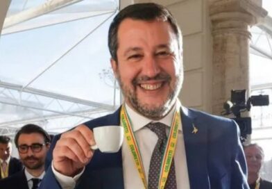 Salvini: “Chi paga il caffè con carta è un rompiballe”